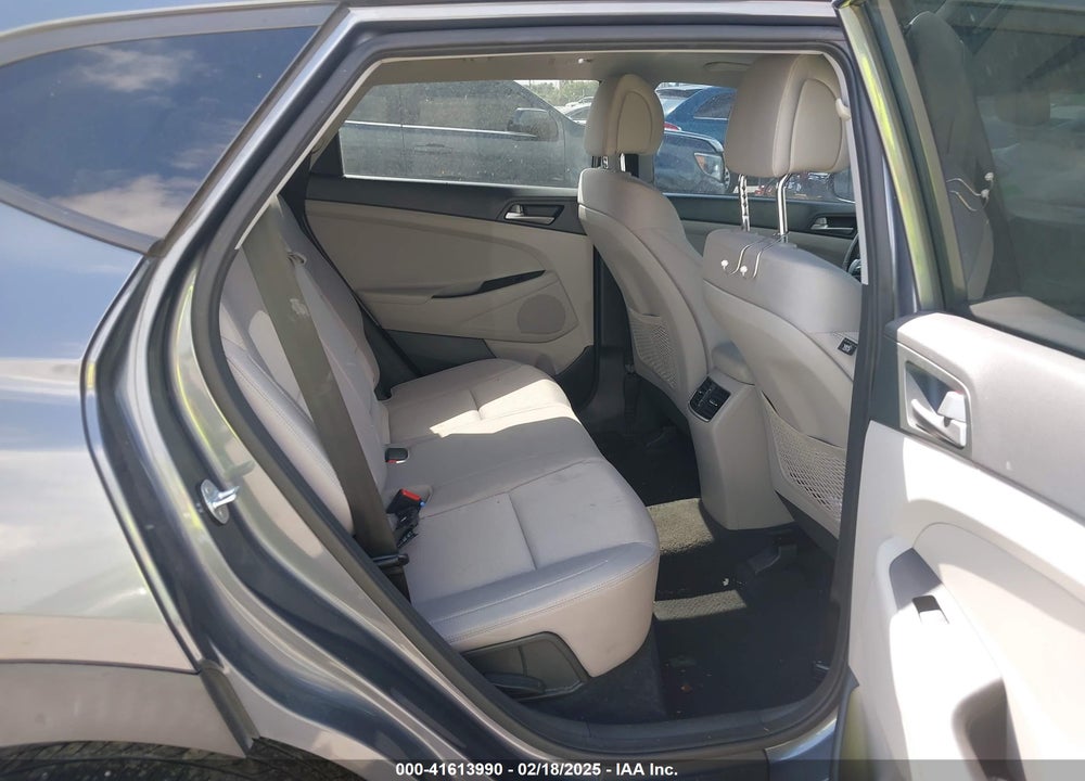 2018 HYUNDAI TUCSON VALUE VIN: KM8J33A2XJU726421