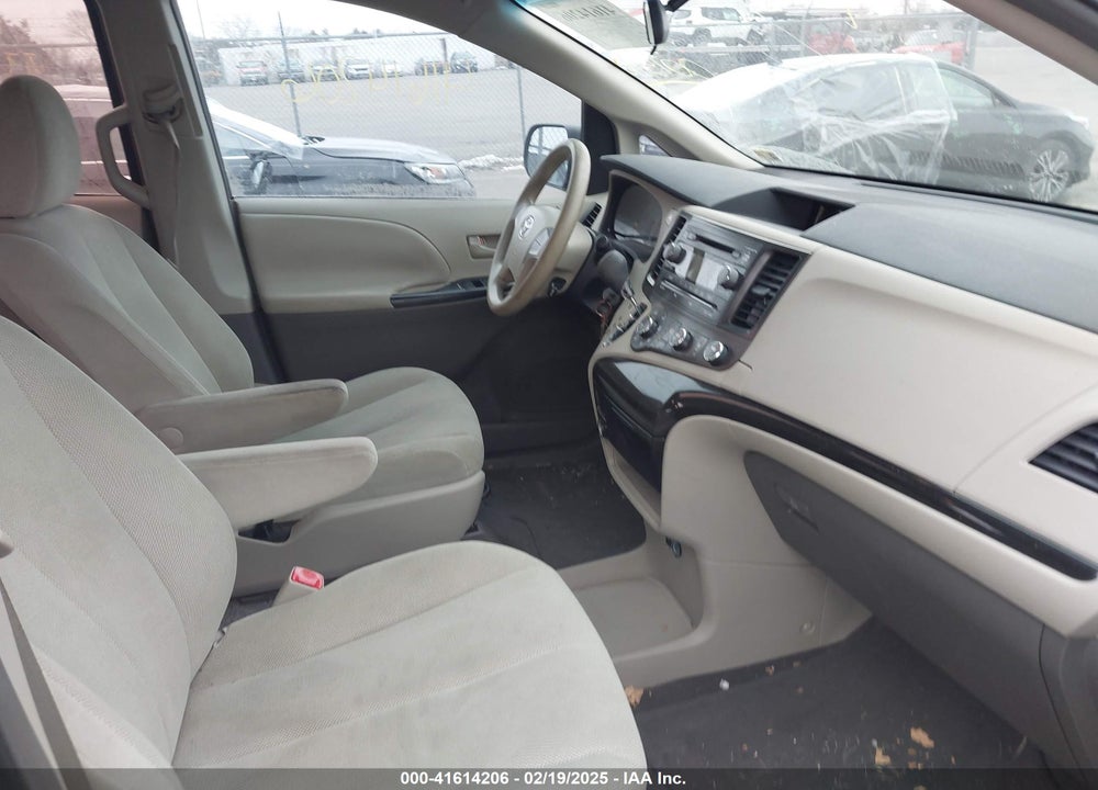 2011 TOYOTA SIENNA VIN: 5TDKA3DCXBS001510