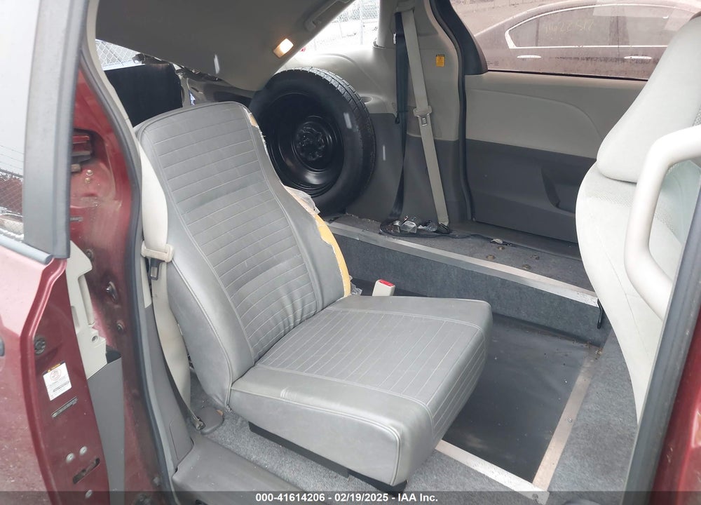 2011 TOYOTA SIENNA VIN: 5TDKA3DCXBS001510