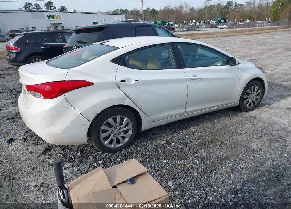 2011 HYUNDAI ELANTRA VIN: 5NPDH4AE1BH027497
