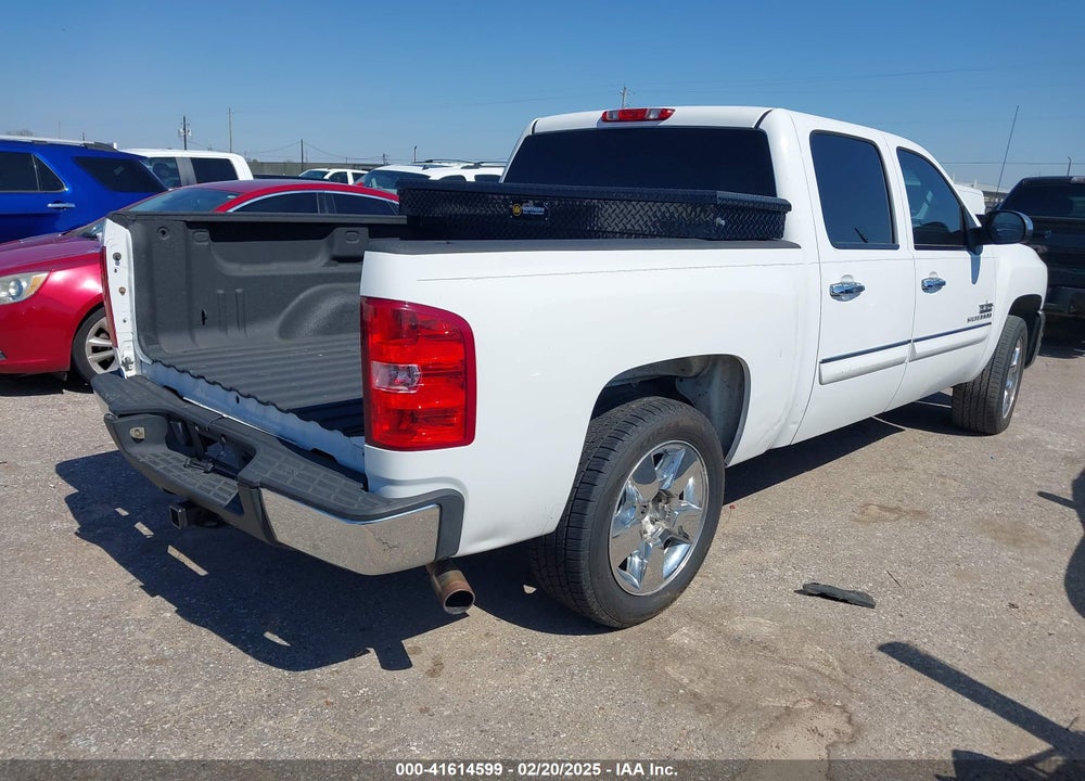2013 CHEVROLET SILVERADO 1500 LT VIN: 3GCPCSE01DG242789