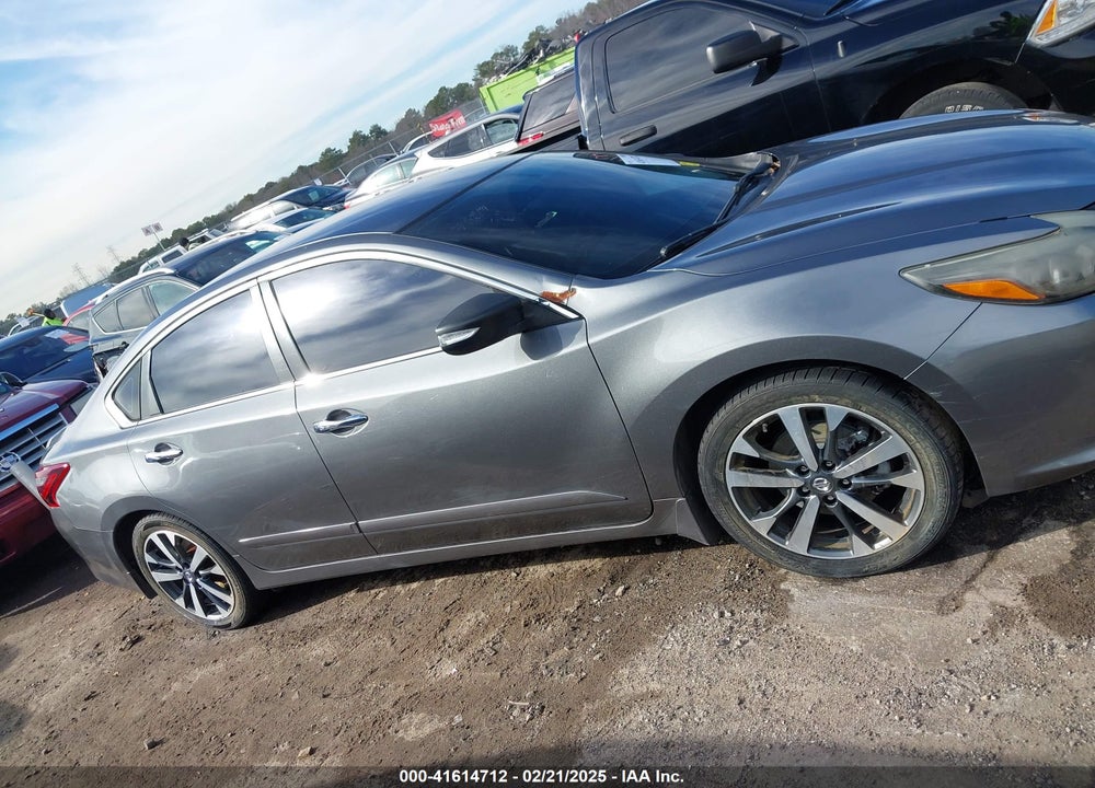 2017 NISSAN ALTIMA VIN: 1N4AL3AP2HC127583