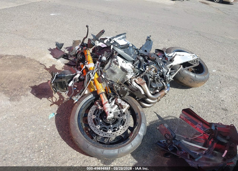 2024 YAMAHA YZFR1M VIN: JYARN67E3RA000655