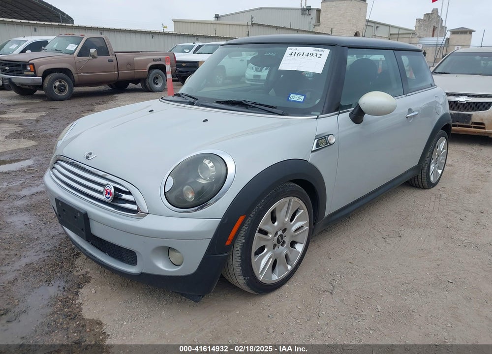 2010 MINI COOPER VIN: WMWMF3C54ATZ22597