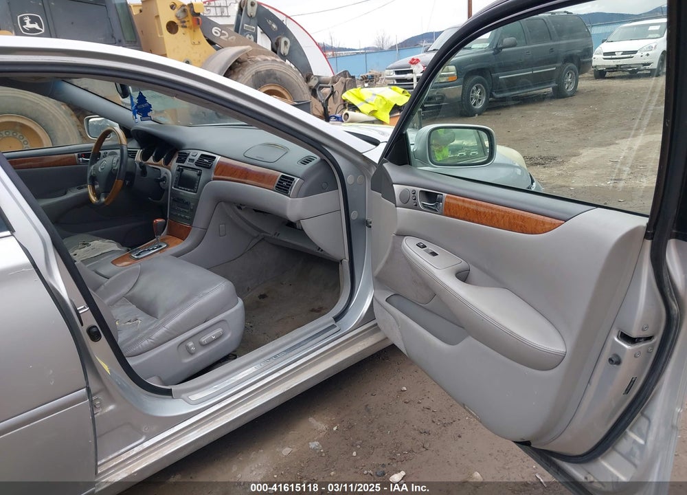 2005 LEXUS ES 330 VIN: JTHBA30G055136190