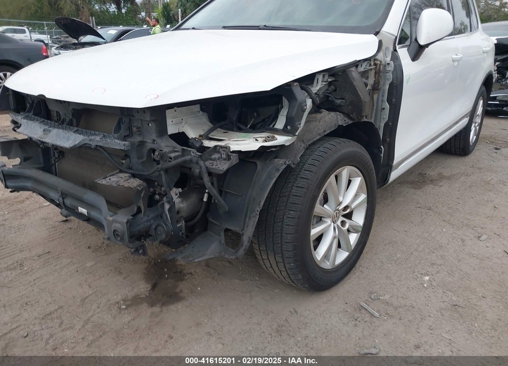 2013 VOLKSWAGEN TOUAREG VIN: WVGEF9BP6DD004373