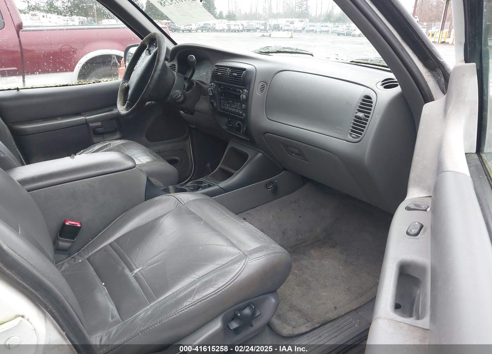 2000 FORD EXPLORER XLT VIN: 1FMZU73E1YZB04723