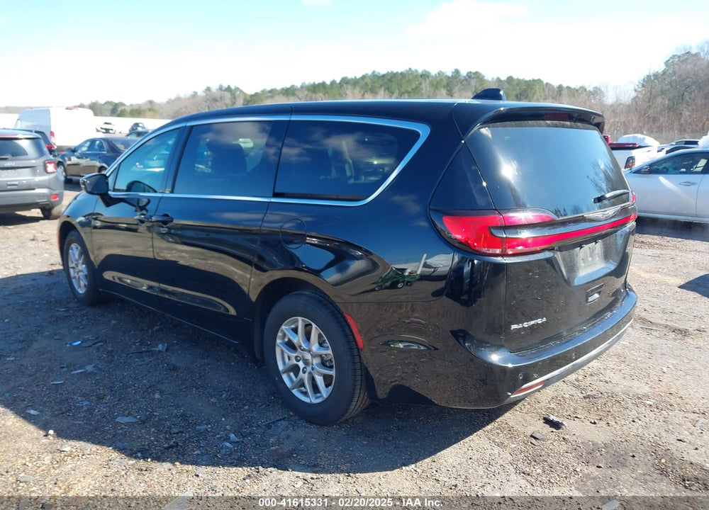 2024 CHRYSLER PACIFICA TOURING L VIN: 2C4RC1BG1RR151303