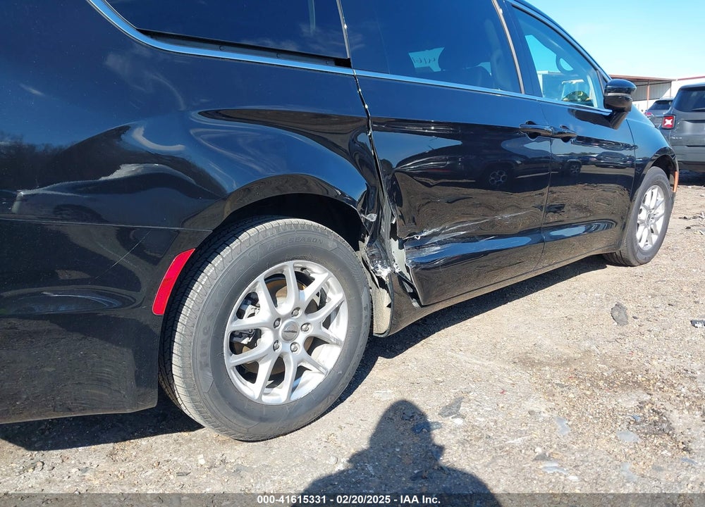 2024 CHRYSLER PACIFICA TOURING L VIN: 2C4RC1BG1RR151303
