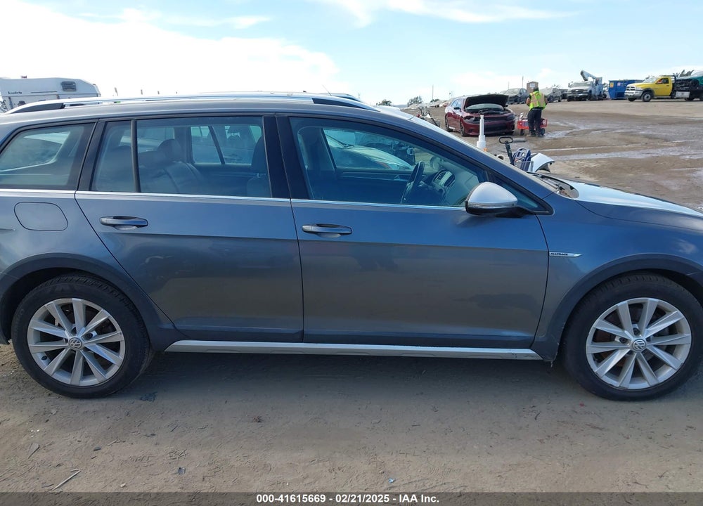 2017 VOLKSWAGEN GOLF ALLTRACK VIN: 3VWH17AUXHM527477
