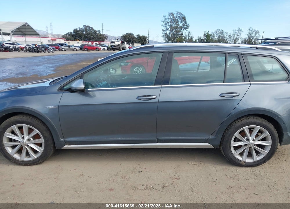 2017 VOLKSWAGEN GOLF ALLTRACK VIN: 3VWH17AUXHM527477
