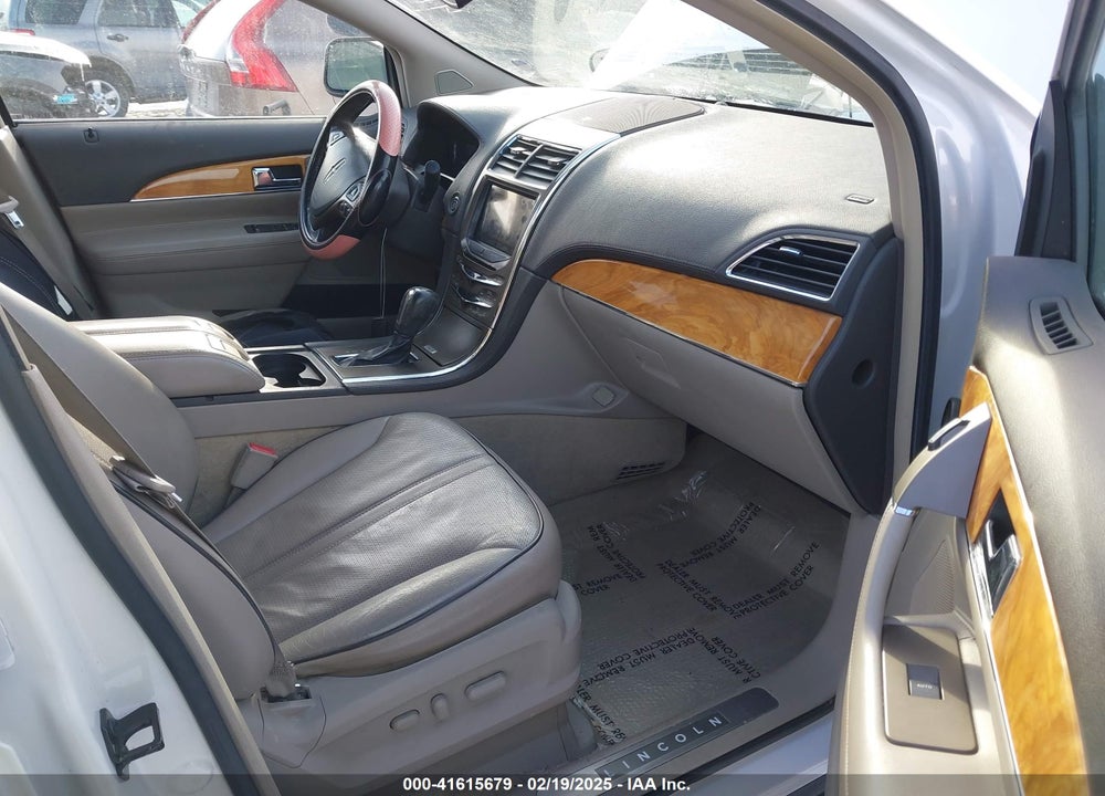 2011 LINCOLN MKX VIN: 2LMDJ8JK2BBJ14015