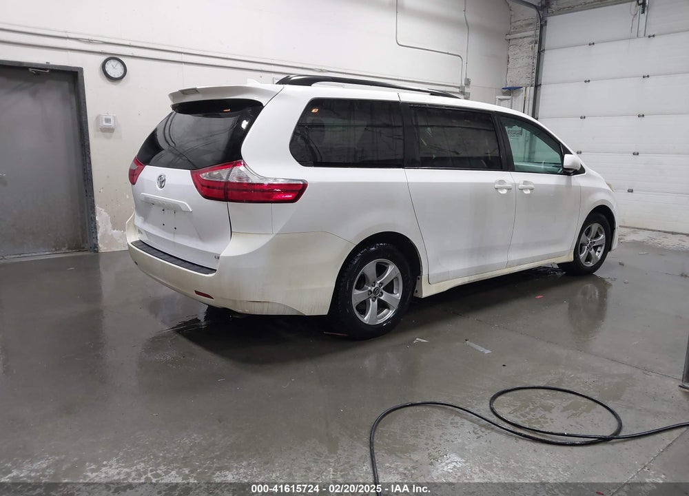 2018 TOYOTA SIENNA VIN: 5TDKZ3DC4JS922290