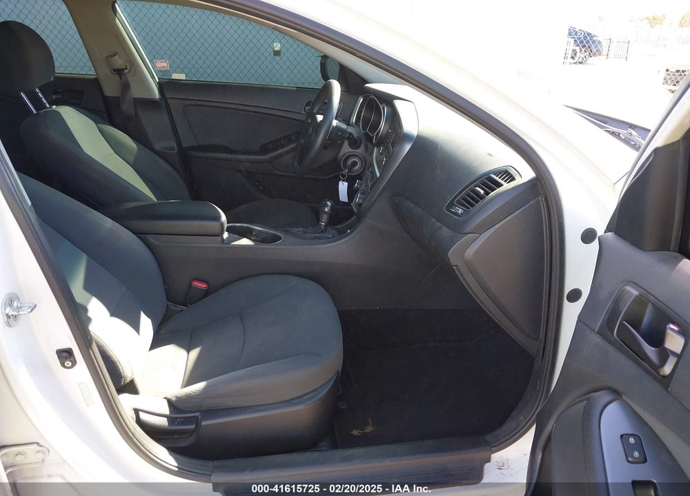 2015 KIA OPTIMA VIN: KNAGM4A77F5650930