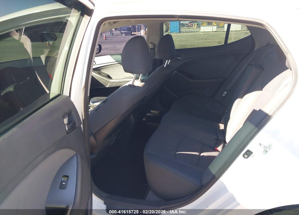 2015 KIA OPTIMA VIN: KNAGM4A77F5650930