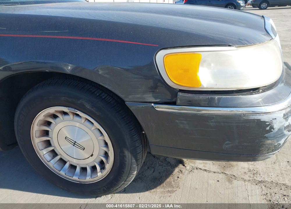 1998 LINCOLN TOWN CAR VIN: 1LNFM81W8WY679201