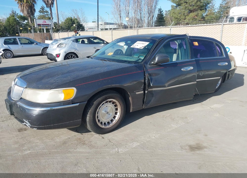 1998 LINCOLN TOWN CAR VIN: 1LNFM81W8WY679201