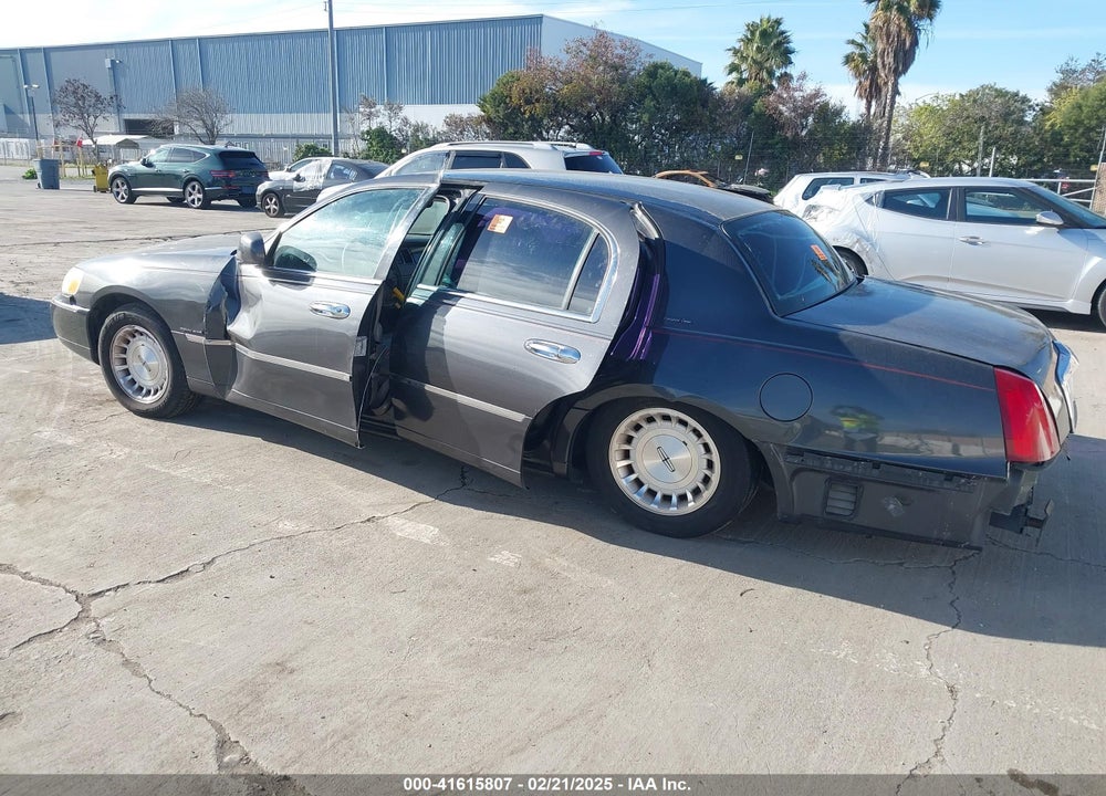 1998 LINCOLN TOWN CAR VIN: 1LNFM81W8WY679201