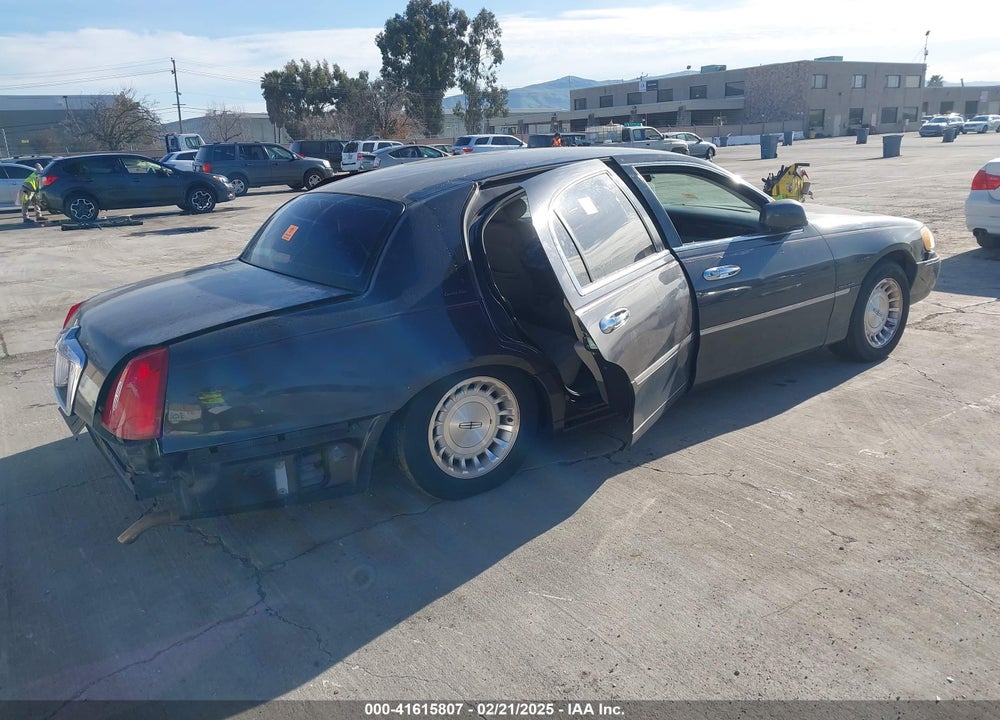 1998 LINCOLN TOWN CAR VIN: 1LNFM81W8WY679201