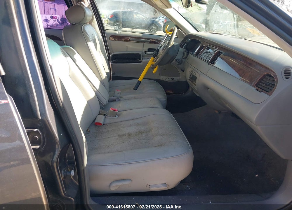 1998 LINCOLN TOWN CAR VIN: 1LNFM81W8WY679201