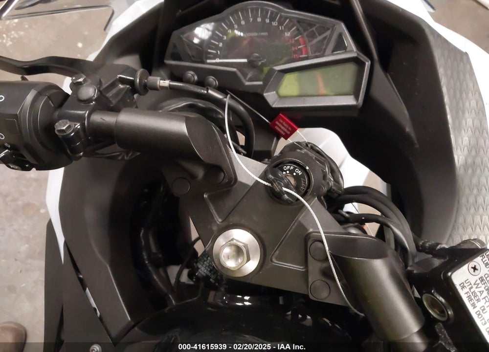 2014 KAWASAKI EX300 B VIN: JKAEX8B1XEA004767