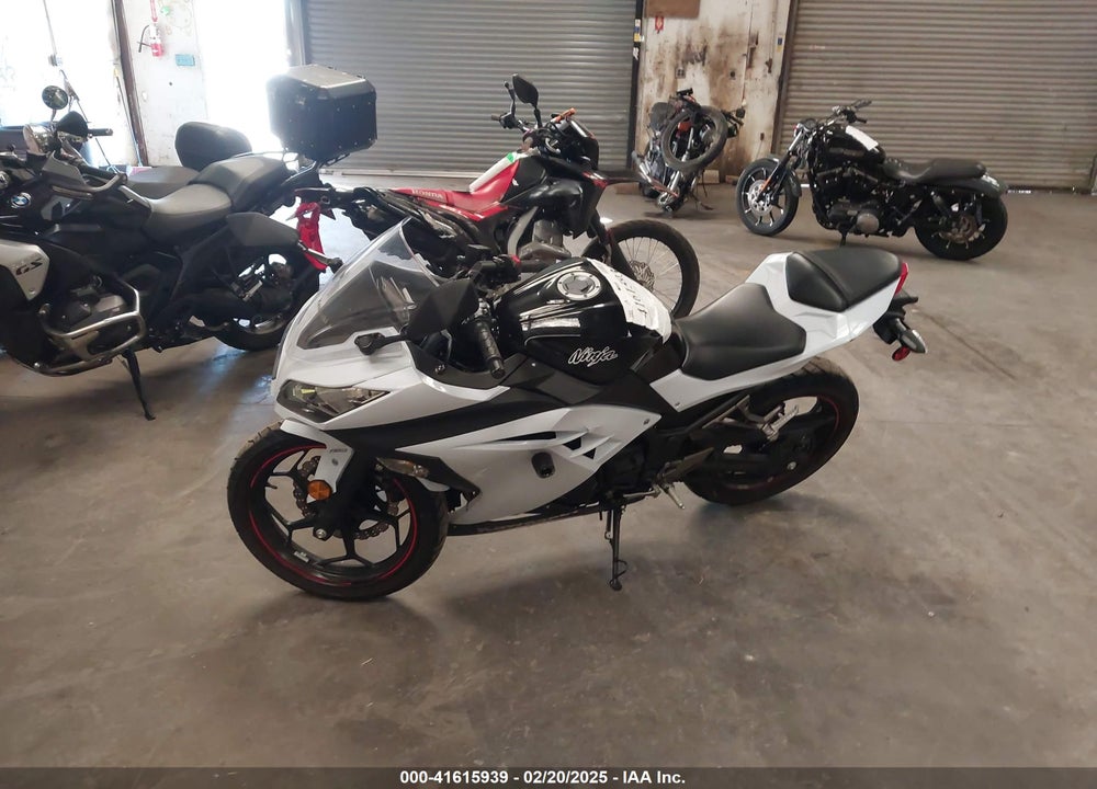 2014 KAWASAKI EX300 B VIN: JKAEX8B1XEA004767