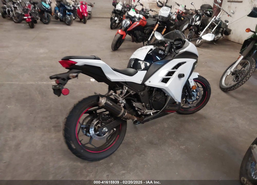 2014 KAWASAKI EX300 B VIN: JKAEX8B1XEA004767