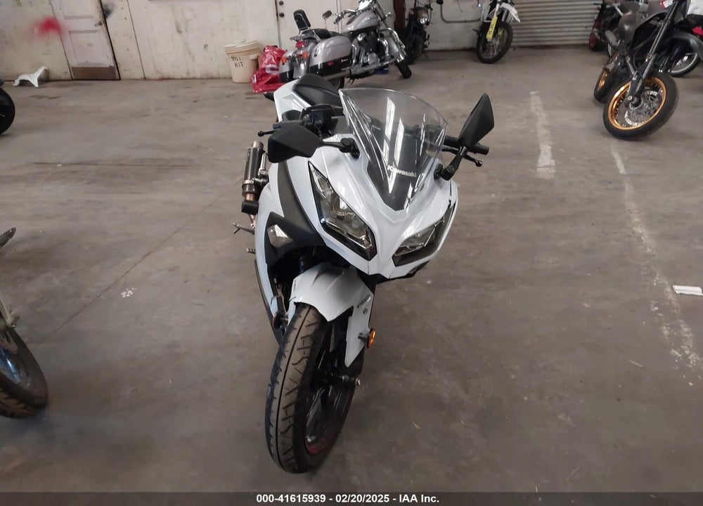 2014 KAWASAKI EX300 B VIN: JKAEX8B1XEA004767