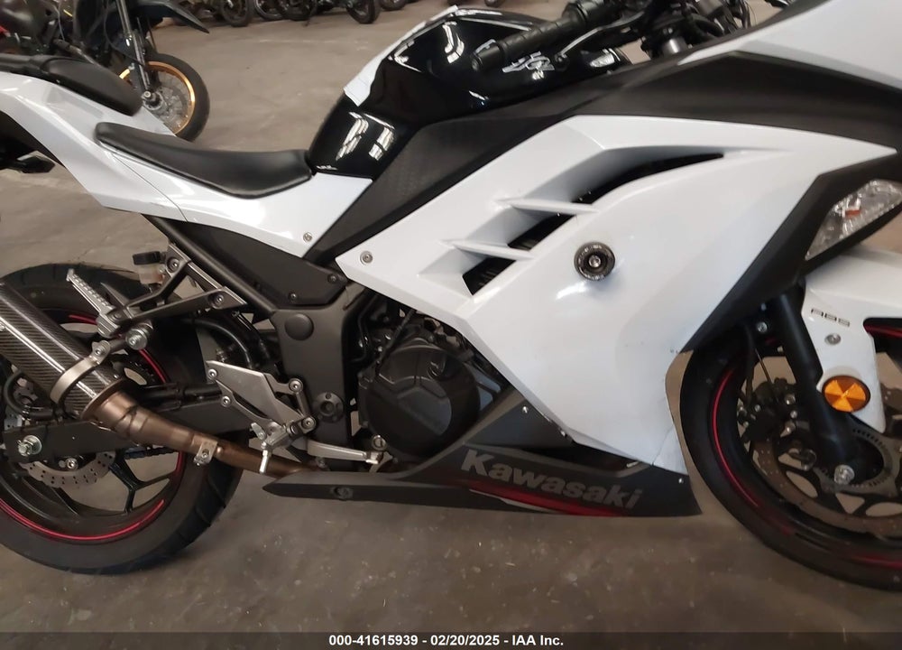 2014 KAWASAKI EX300 B VIN: JKAEX8B1XEA004767