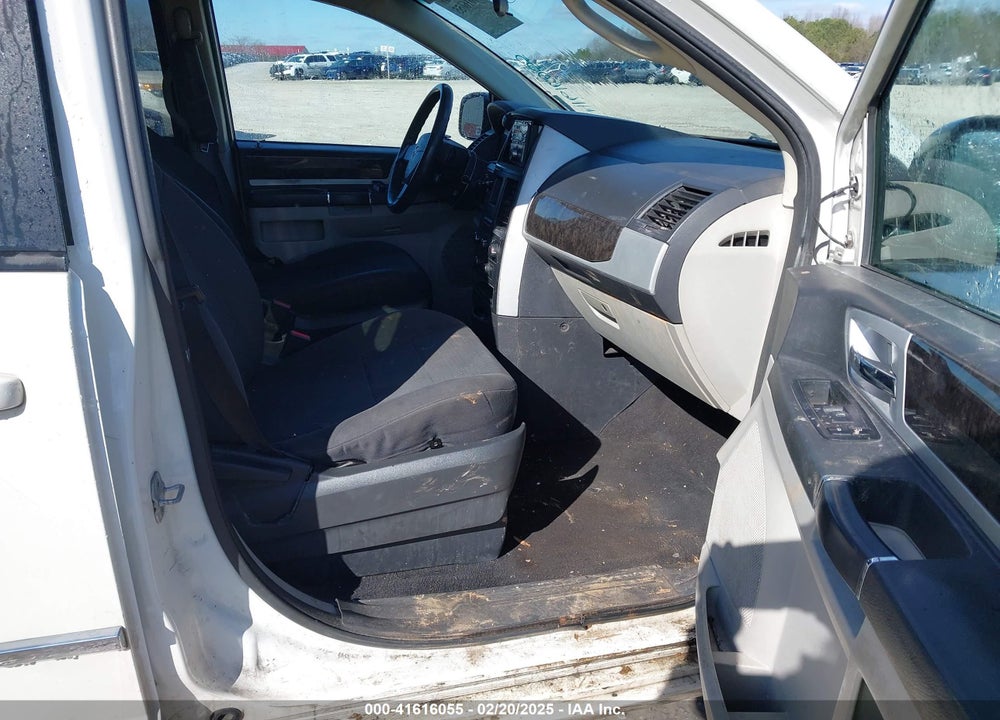 2010 DODGE GRAND CARAVAN VIN: 2D4RN5D11AR496932