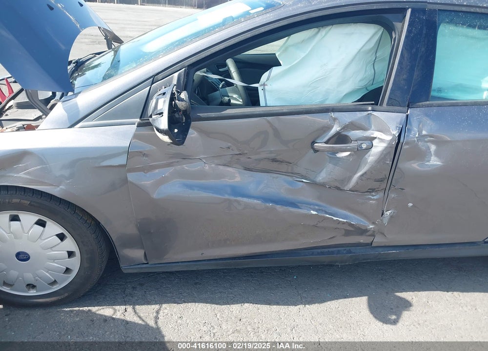 2014 FORD FOCUS VIN: 1FADP3F2XEL414230