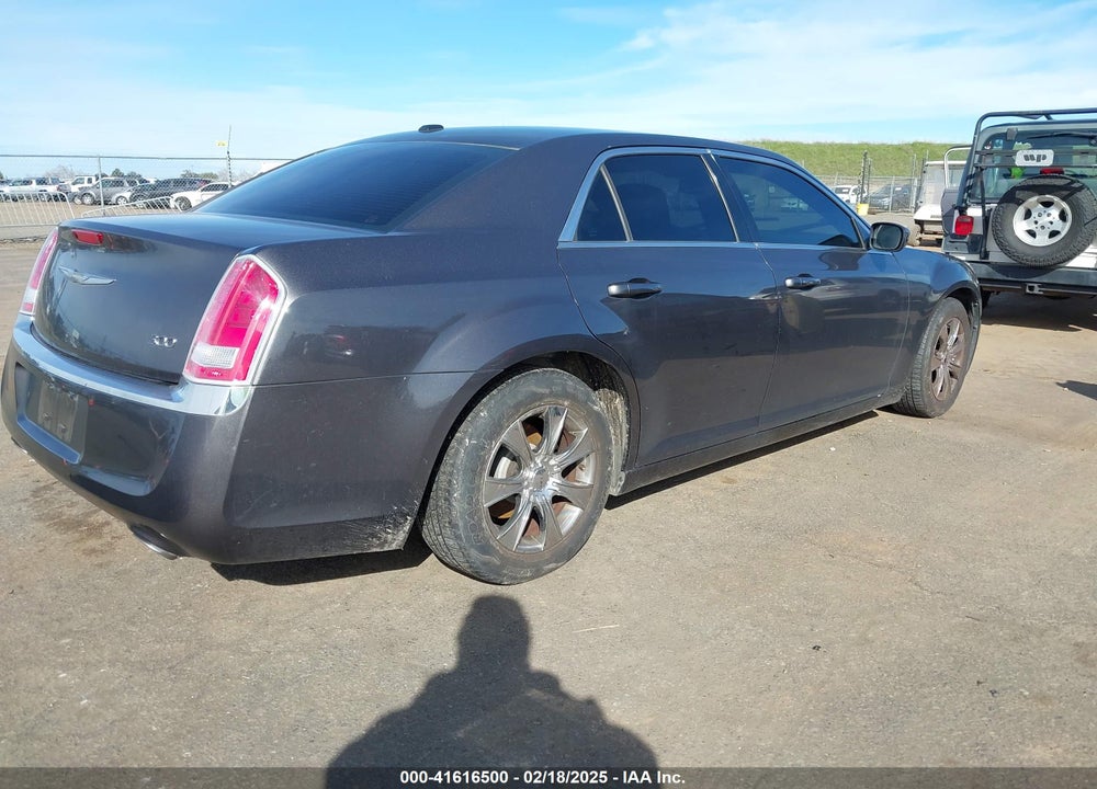 2013 CHRYSLER 300 VIN: 2C3CCAAG1DH588289