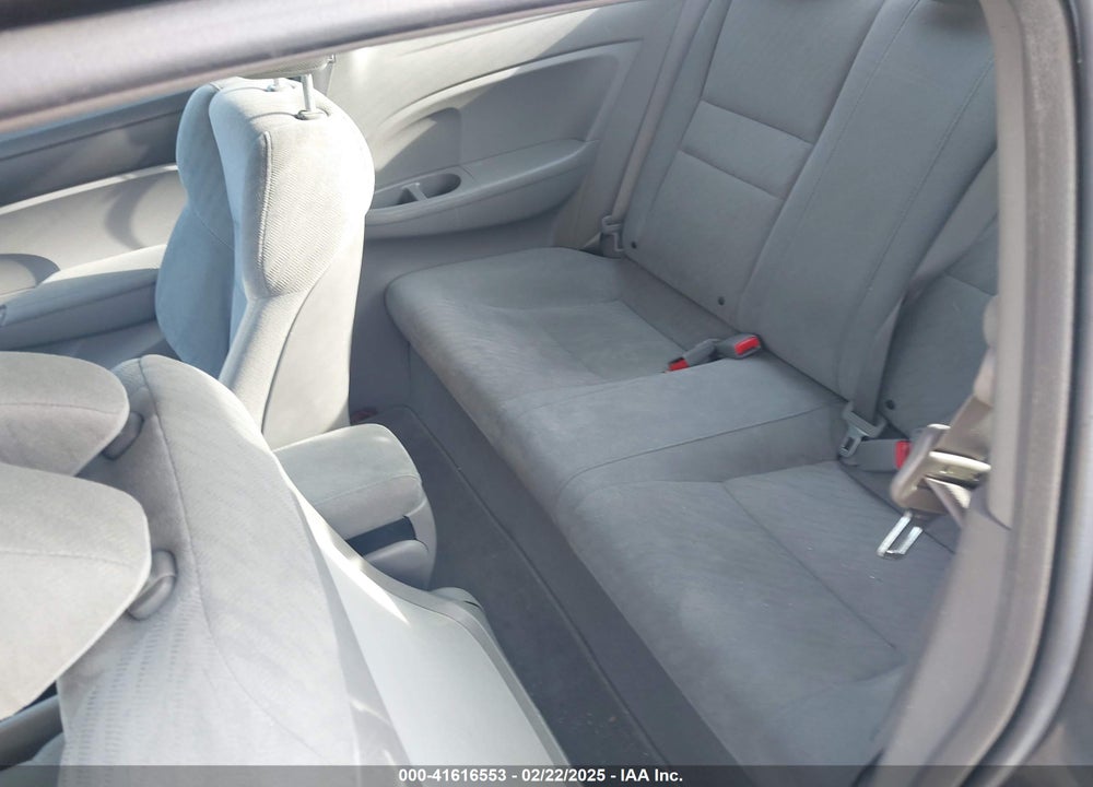 2011 HONDA CIVIC LX VIN: 2HGFG1B62BH513795