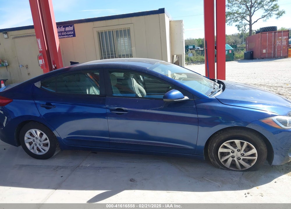 2017 HYUNDAI ELANTRA VIN: 5NPD74LF1HH186585