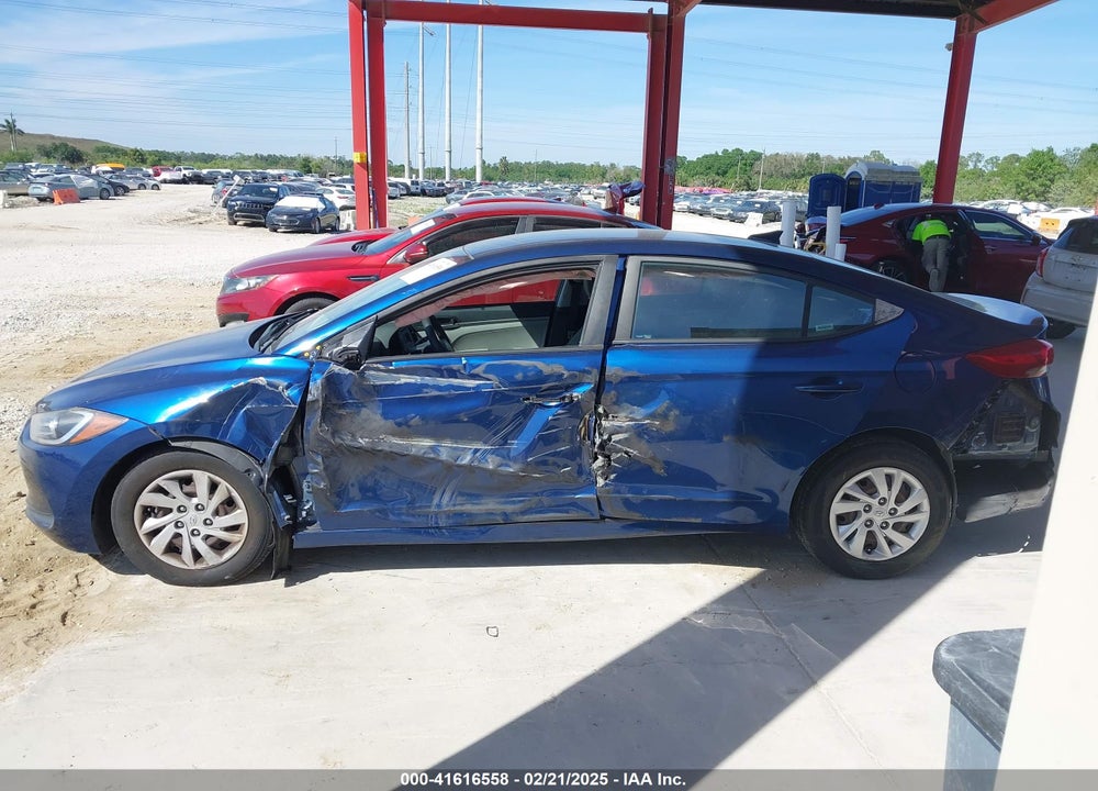 2017 HYUNDAI ELANTRA VIN: 5NPD74LF1HH186585