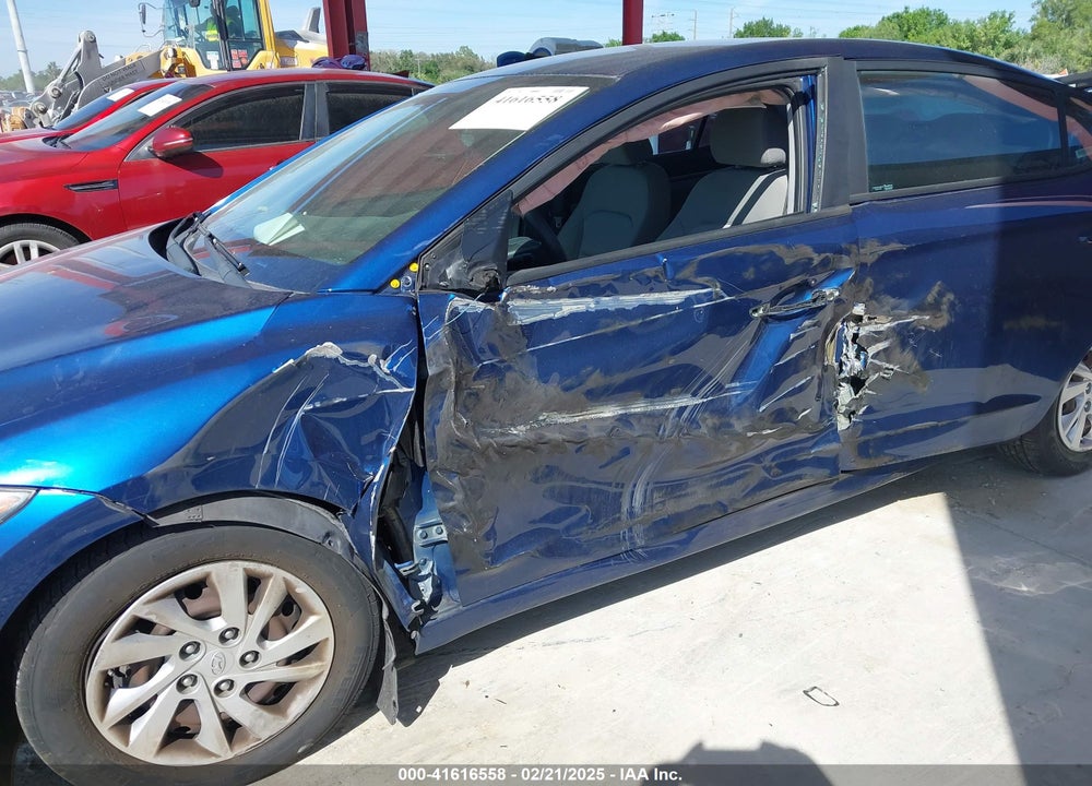 2017 HYUNDAI ELANTRA VIN: 5NPD74LF1HH186585