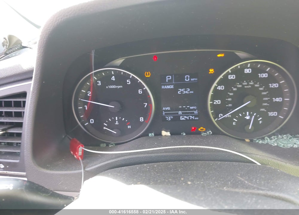2017 HYUNDAI ELANTRA VIN: 5NPD74LF1HH186585
