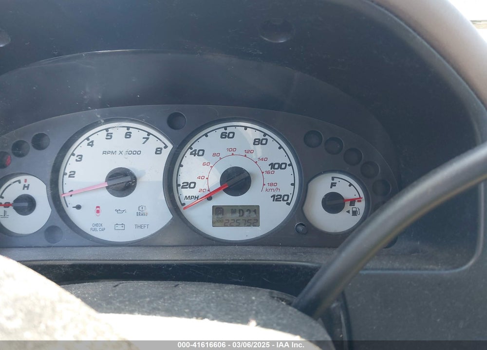 2001 FORD ESCAPE XLS VIN: 1FMYU01141KA46852
