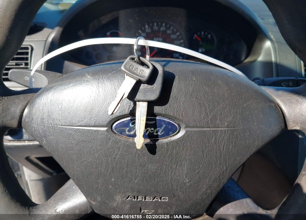 2005 FORD FOCUS ZX3 VIN: 3FAFP31N15R159897