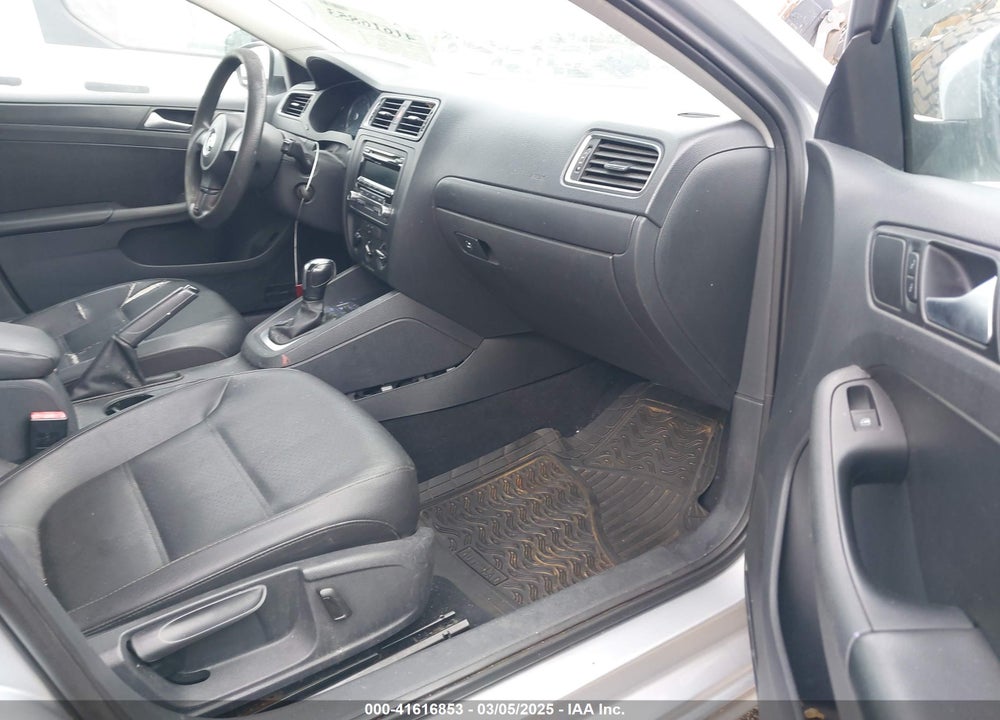 2014 VOLKSWAGEN JETTA VIN: 3VWD17AJ6EM238886