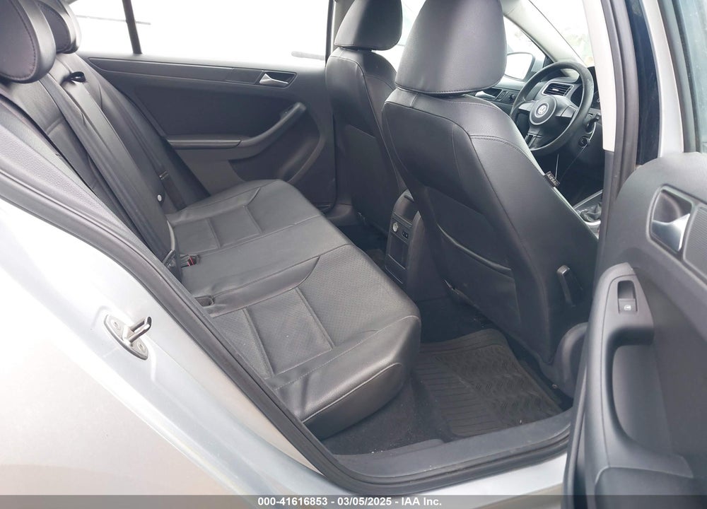 2014 VOLKSWAGEN JETTA VIN: 3VWD17AJ6EM238886