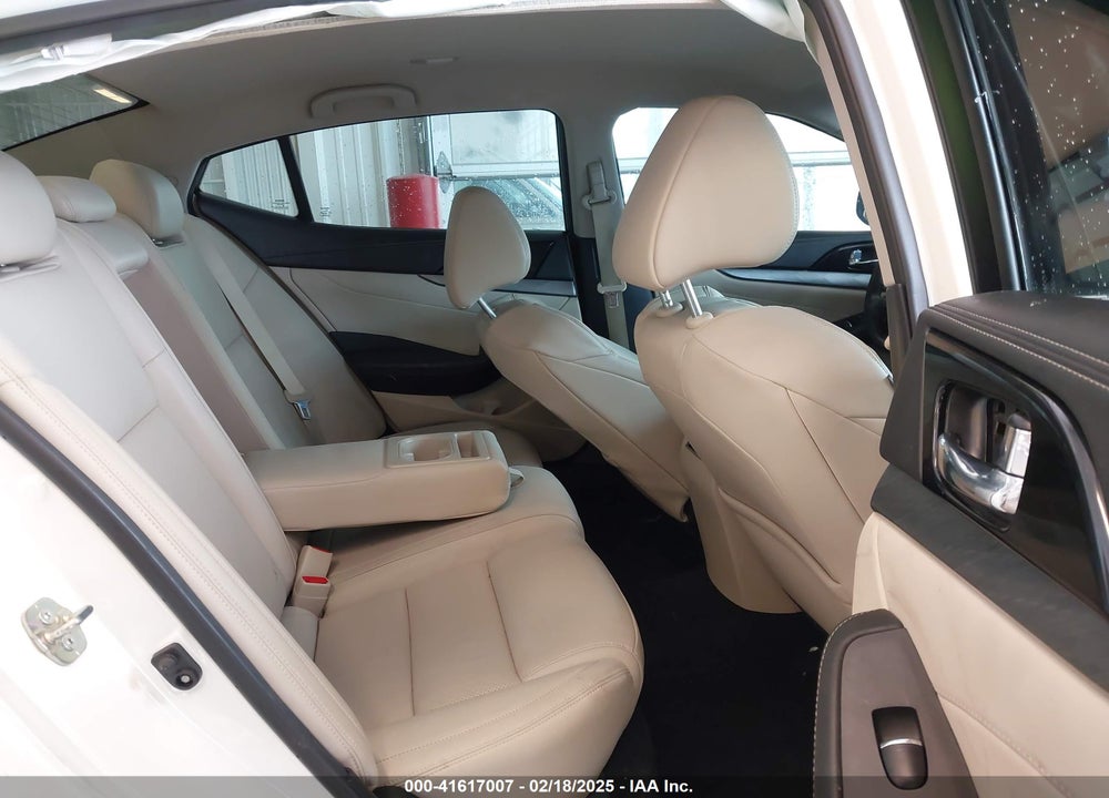 2017 NISSAN MAXIMA VIN: 1N4AA6AP9HC376177