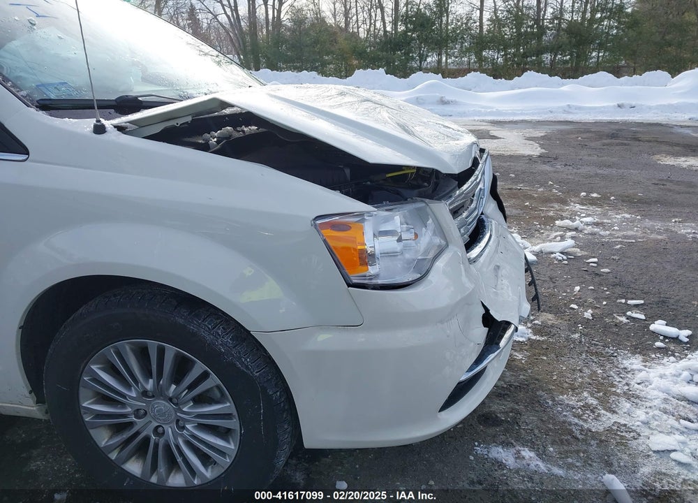 2013 CHRYSLER TOWN & COUNTRY VIN: 2C4RC1CG2DR747513