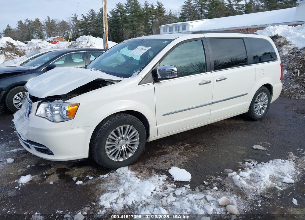 2013 CHRYSLER TOWN & COUNTRY VIN: 2C4RC1CG2DR747513