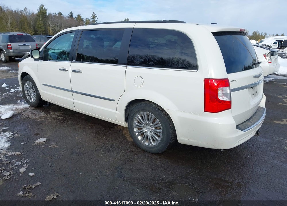 2013 CHRYSLER TOWN & COUNTRY VIN: 2C4RC1CG2DR747513