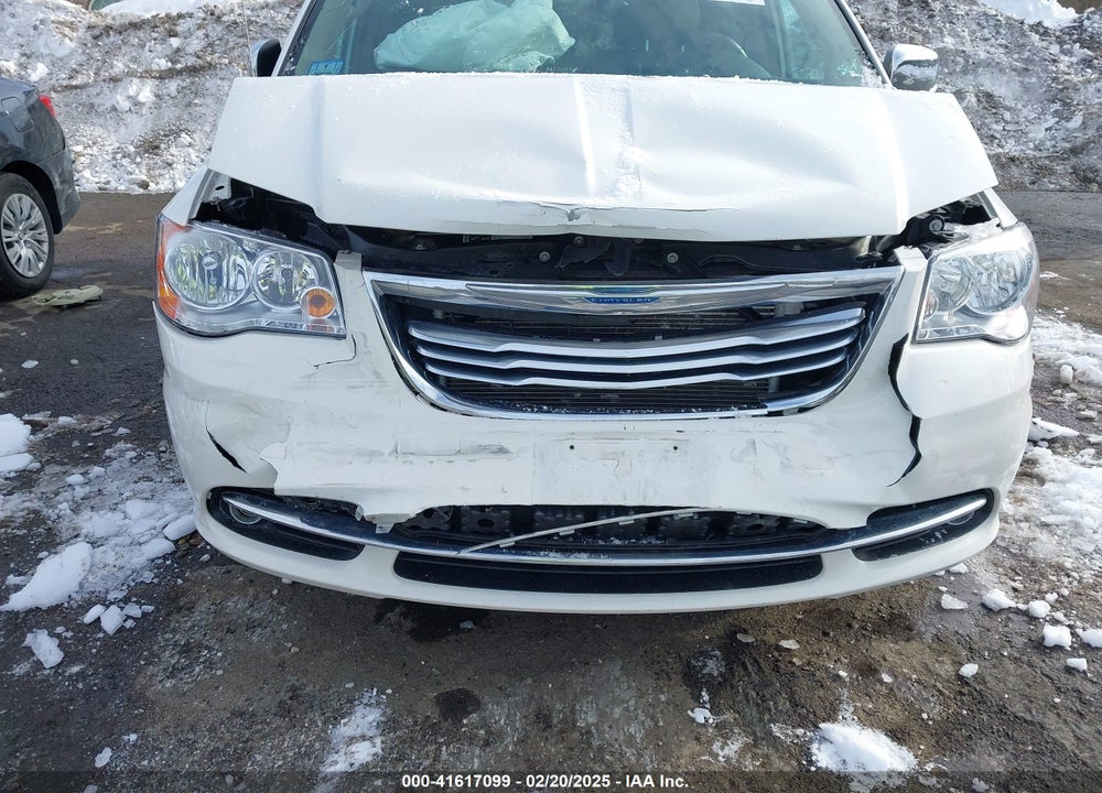 2013 CHRYSLER TOWN & COUNTRY VIN: 2C4RC1CG2DR747513