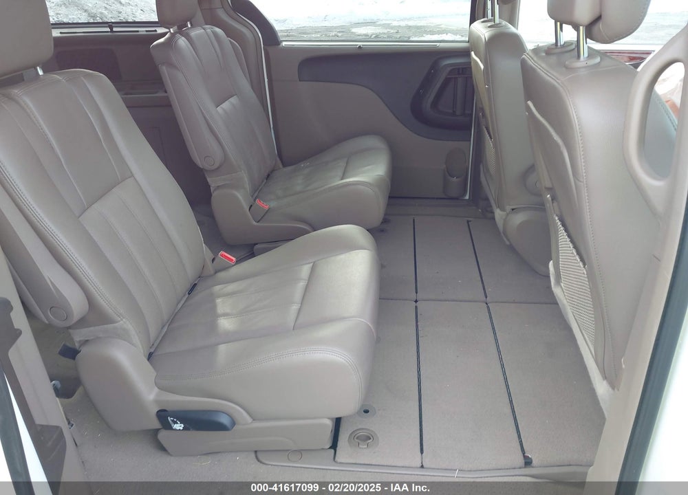 2013 CHRYSLER TOWN & COUNTRY VIN: 2C4RC1CG2DR747513