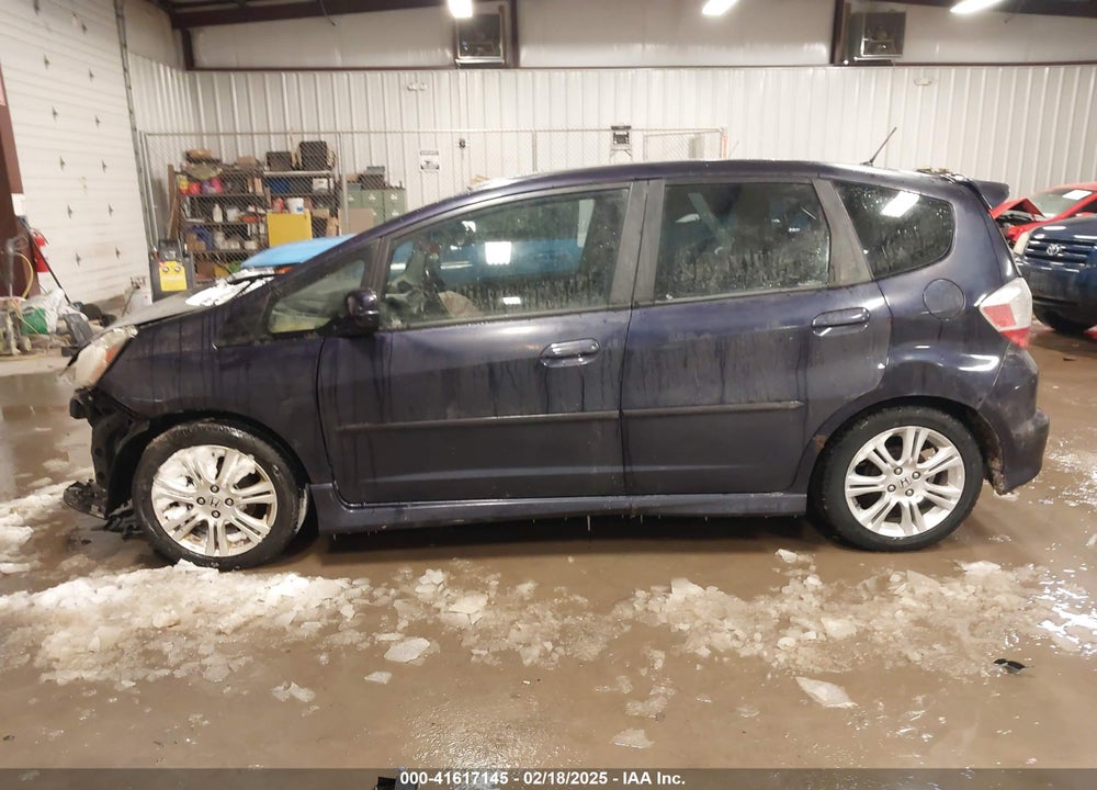 2010 HONDA FIT VIN: JHMGE8H47AC013526