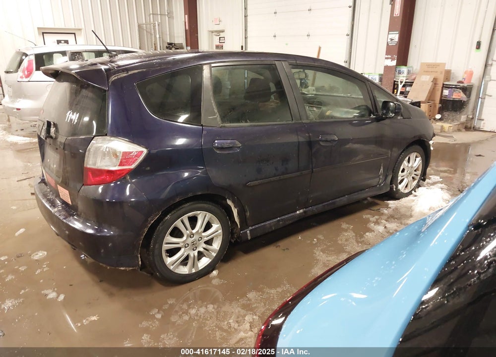 2010 HONDA FIT VIN: JHMGE8H47AC013526