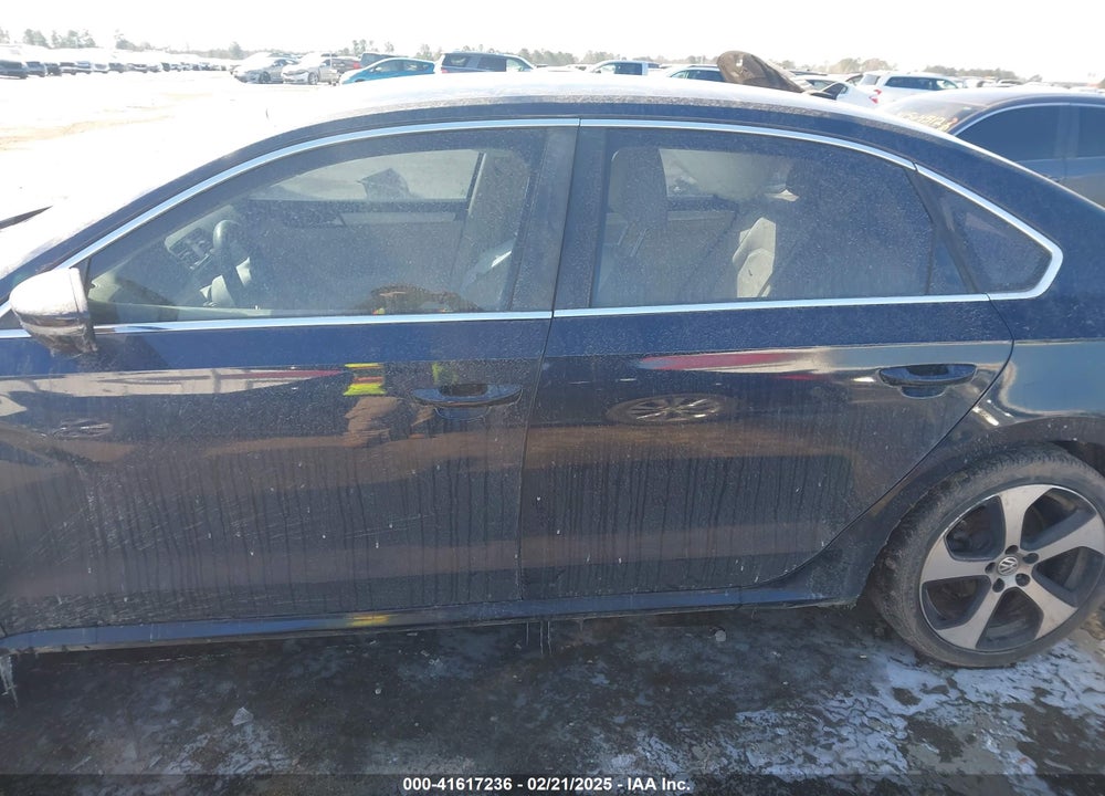 2012 VOLKSWAGEN PASSAT 2.5L SE VIN: 1VWBP7A38CC034225